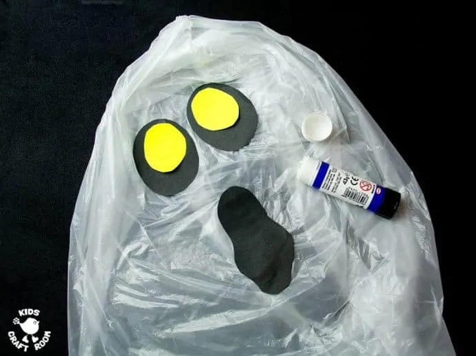 step 4 - JUMBO FLOATING GHOST CRAFT. These spooky ghosts are easy DIY Halloween decorations for the house or yard. A fun Halloween craft for kids to make and play with.