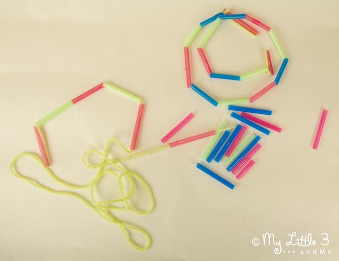 Christmas threading activity for kids. Make garlands for the tree and have fun exploring patterns and sequences. 