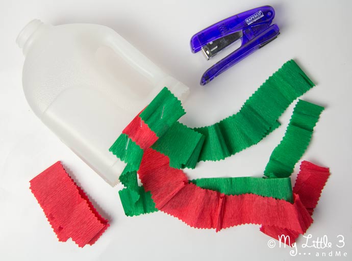 Love simple Christmas kids crafts? Here's a Fun Festive Wind Sock. So wrap up warm and get your little ones outside for a good run-a-round. (mylittle3andme.co.uk)