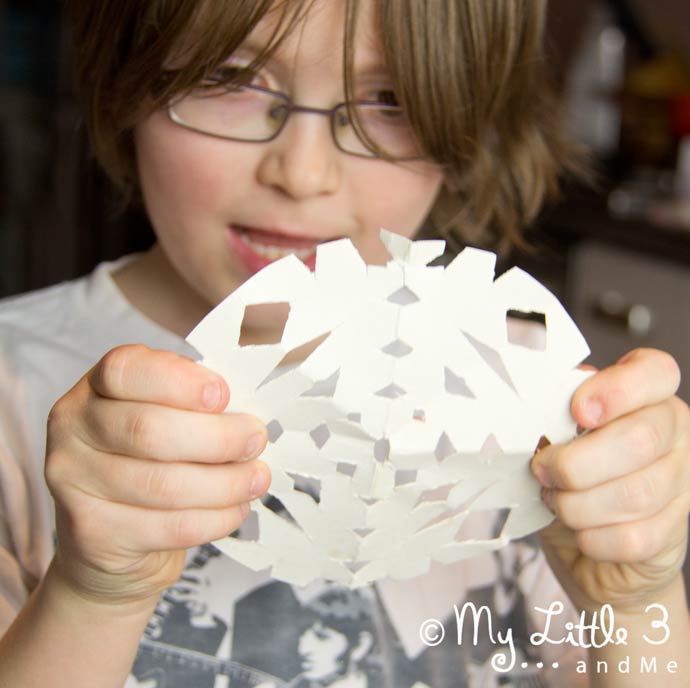 A simple Frosted Snowflake Craft for kids.