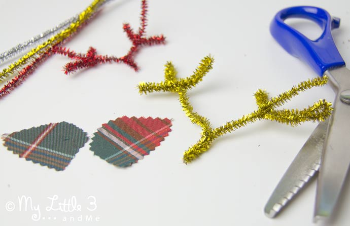 Do you love all things Rudolf? Our homemade Pinecone Reindeer Ornaments are so easy to do and just too cute for words! A fun Christmas craft for children.