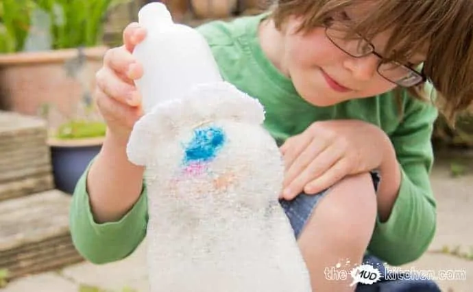 Kids won't tire of making exciting wiggly Bubble Snakes. This simple and cheap bubble activity is great fun for the garden or bath time and quick & easy do.