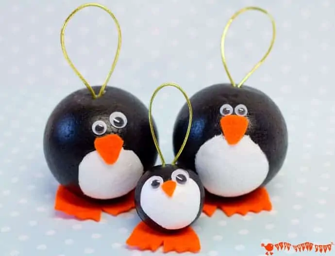 Cute Penguins! Have fun with this adorable round penguin craft. They make fabulous penguin ornaments for Christmas and are fun for Winter Small World play too.