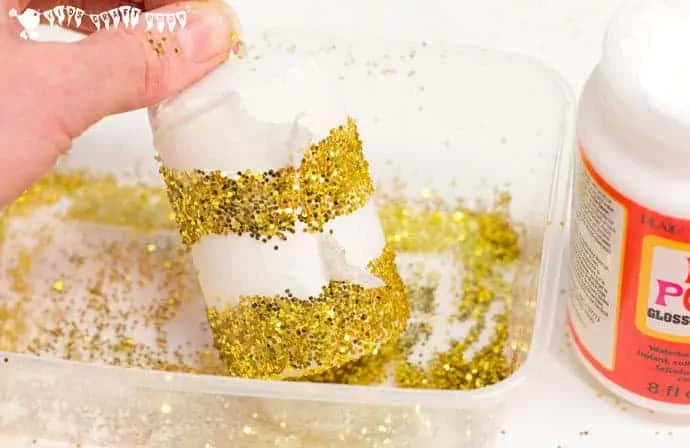 My hack for making candles with glitter #glittercandles #fyp #candles