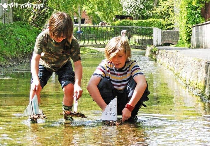 Stick Raft Building STEM Project. Can you build a raft that really floats? How much weight can your stick raft carry? Can your raft cope in a real stream? This STEM challenge is great fun for kids and a super way to get them stretching and developing their skills and engaging with Nature.