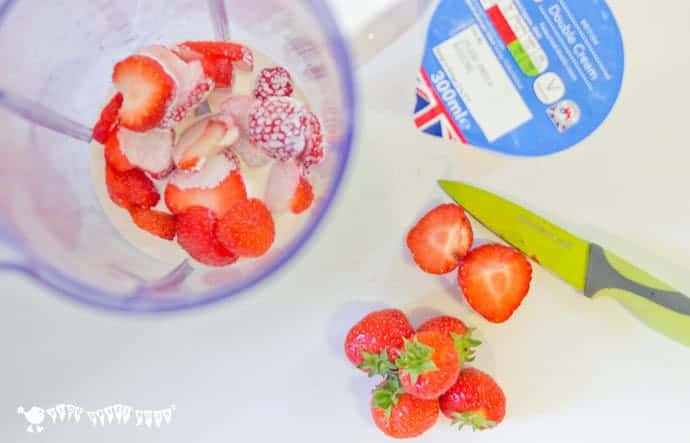 Blending-strawberries-and-cream-for-popsicles