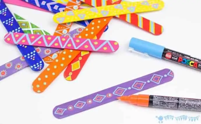 decorating-popsicles-sticks-for-mix-n-match-snake-craft