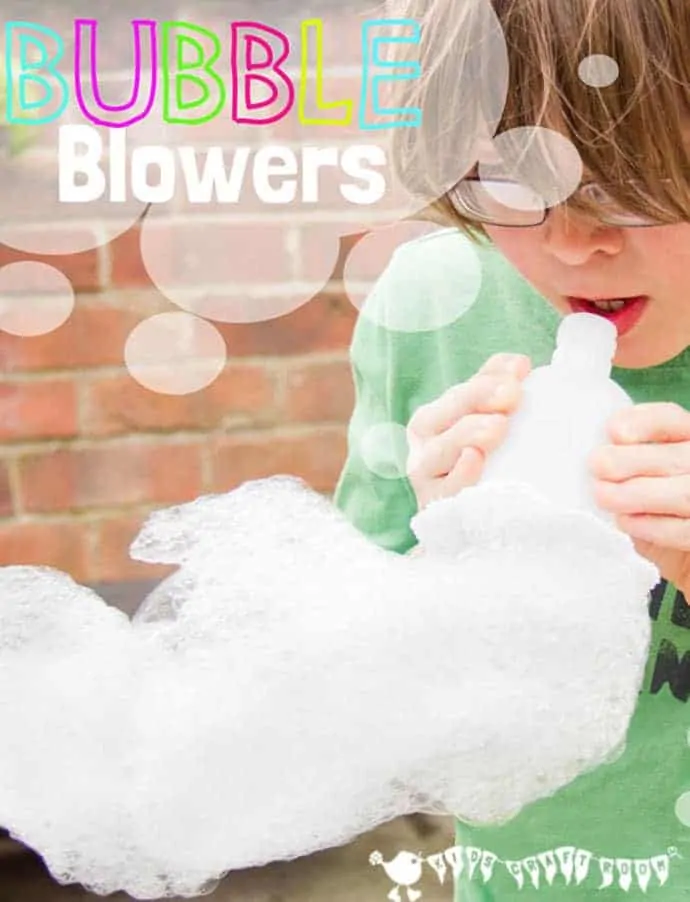 DIY BUBBLE BLOWERS Kids won't tire of making exciting wiggly Bubble Snakes. This simple and cheap bubble activity is great fun for the garden or bath time and quick & easy do. #bubbles #bubblewand #bubblerecipe #outsideactivities #outdooractivities #kidsactivities #play #playideas #playactivities #kidscraftroom #bubblesnake #sensoryplay
