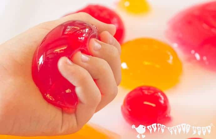 EDIBLE SENSORY PLAY BALLS ACTIVITY - a truly multi sensory play experience. Kids will love feeling, smelling, hearing, seeing and tasting it!
