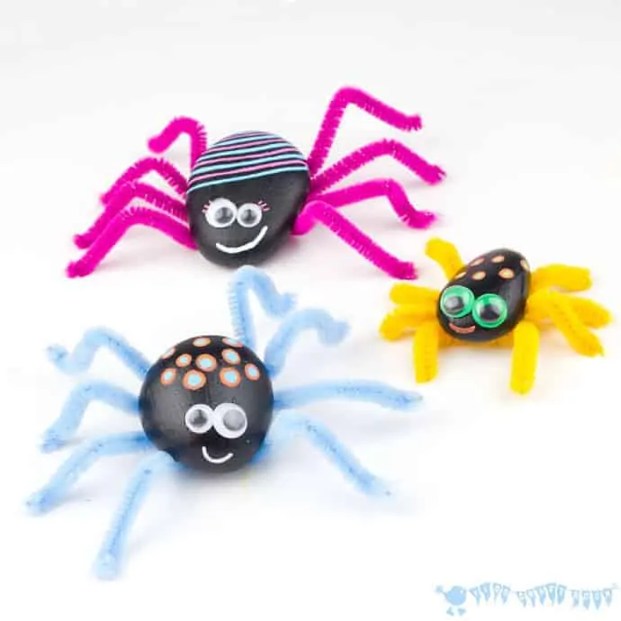 PLAYFUL ROCK SPIDER CRAFT is adorably cute! Homemade spiders are fab for year round imaginative play, acting out Itsy Bitsy Spider songs and Halloween! A fun pebble nature craft for kids. #rockcrafts #naturecrafts #spidercrafts #pebbleart #rockart #animalcrafts #insectcrafts #spiders #natureactivities #pipecleanercrafts #kidscrafts #kidscrafts101 #halloweencrafts #halloweencraftsforkids #itsybitsyspider #kidscraftroom #letsgetcrafty #kidcrafts