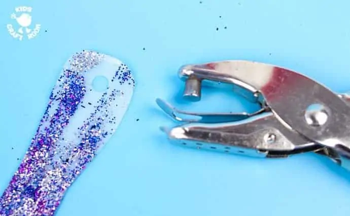 Gorgeous Glittery Icicle Craft - step 4