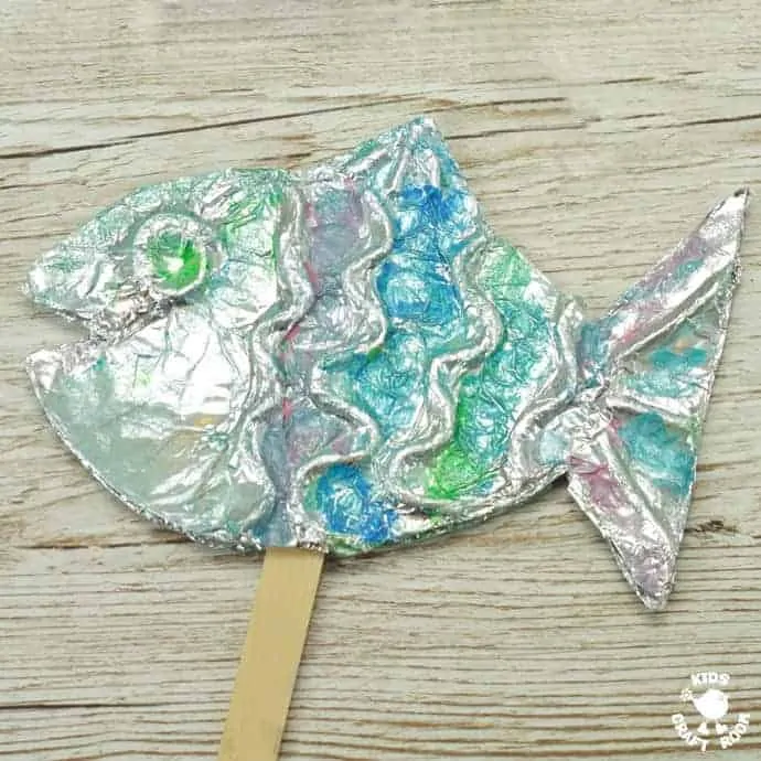 EMBOSSED FOIL FISH PUPPETS - A stunning fish craft with a difference! This embossed foil fish craft appeals to kids of all ages. Enjoy making fish puppets or fish pictures, the results are gorgeous!