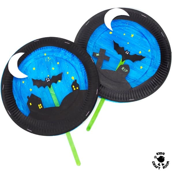 PAPER PLATE BAT PUPPETS - This fun bat craft has a bat puppet for kids to fly in a paper plate theatre back drop! A great bat puppet craft to inspire imaginative play and story telling. With two printable templates to choose from this makes a super Halloween craft or for all year round bat fun. #PaperPlateCraft #HalloweenCraft
