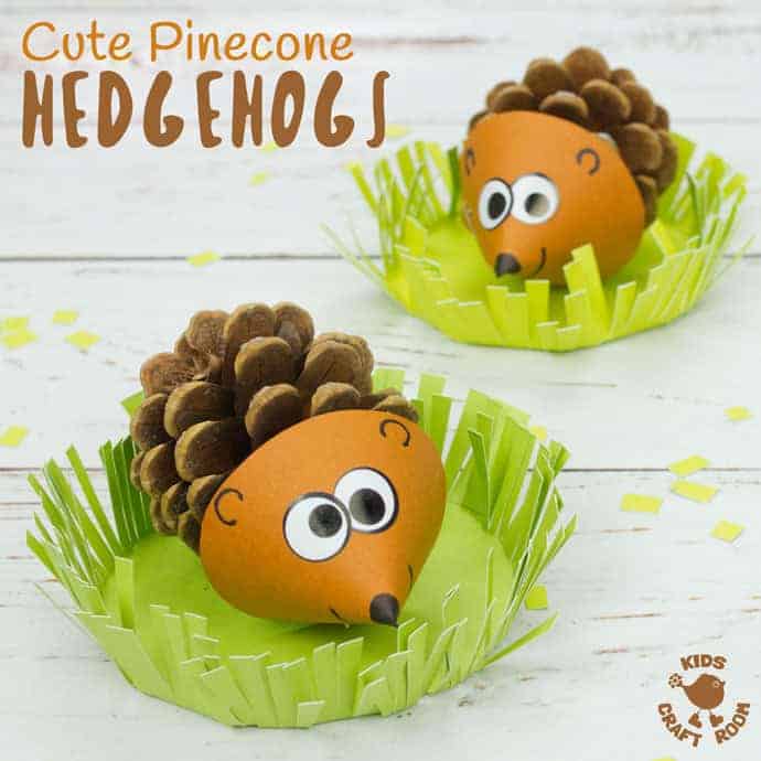 Do your kids like collecting pinecones? Turn them into adorable pinecone hedgehogs! These little hedgehogs sit in a grassy home where they can snuffle around for their dinner! The cutest pinecone animals ever! #kidscrafts #fallcrafts #hedgehogs