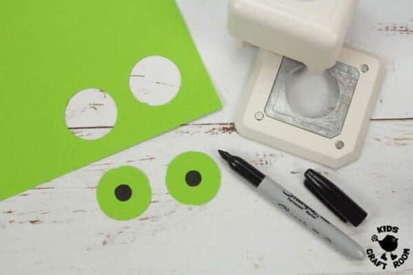 Moving Eyes Paper Plate Mummy Craft - Kids Craft Room