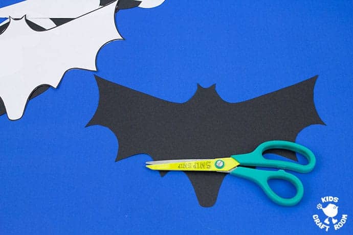 Hanging Bat Craft For Kids step 3