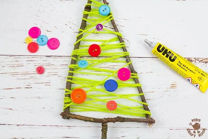 Yarn And Twig Christmas Tree Craft step 5.