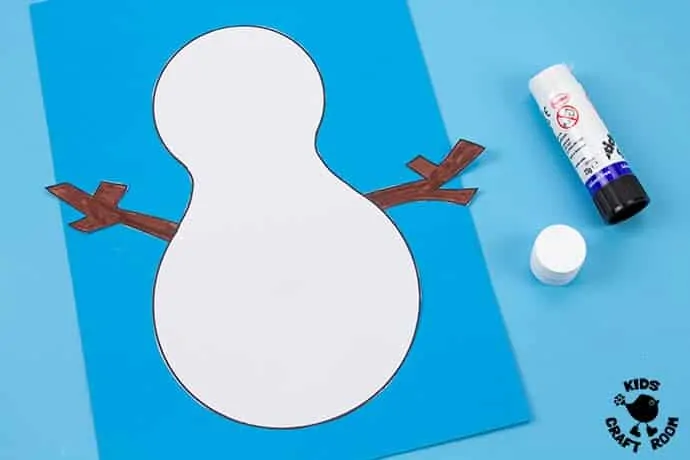 https://kidscraftroom.com/wp-content/uploads/2019/11/3D-Paper-Snowman-Craft-Step-4.webp