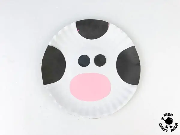 Paper Plate Cow Craft step 2.