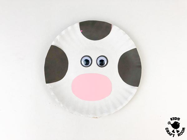 Paper Plate Cow Craft step 3.
